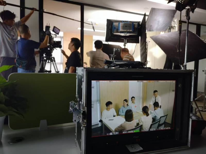 漯河TVC拍摄公司：科技产品视觉化大师，诠释未来感与功能美学